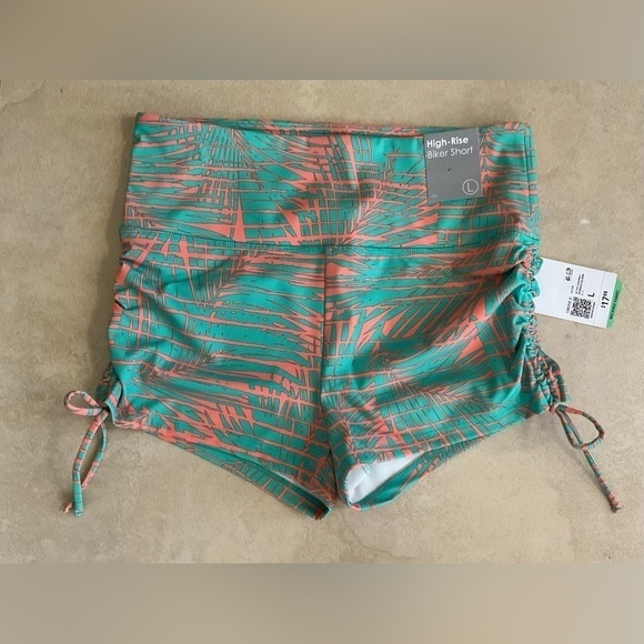 Forever 21 High-Rise Biker Short - Picture 2 of 9